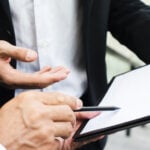 A megbízási szerződés és munkaszerződés elhatárolása a gyakorlatban