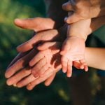 Örökbefogadás: a legfontosabb szabályok egy helyen